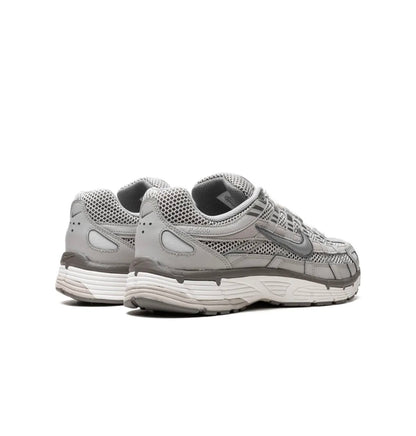 Nike Zoom Vomero 5 Dark Silver - high-performance athletic footwear in Silver with advanced cushioning
