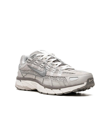 Nike Zoom Vomero 5 Dark Silver - high-performance athletic footwear in Silver with advanced cushioning